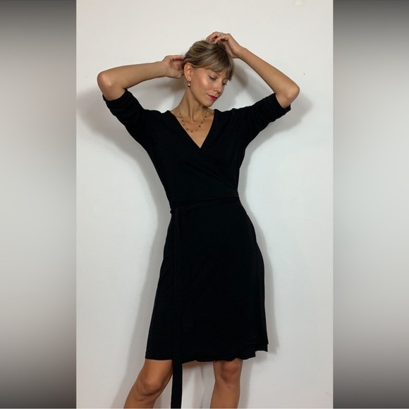 Diane Von Furstenberg Dresses & Skirts - Vintage Diane Von Furstenberg wrap dress